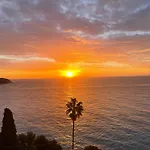 Sea View 5 Min From Monaco דירה